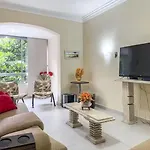 Copacabana Beach & Comfort!